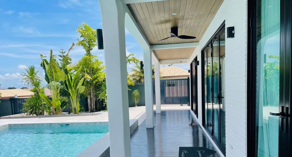For rent 4 bedrooms villa in East Pattaya, Pattaya