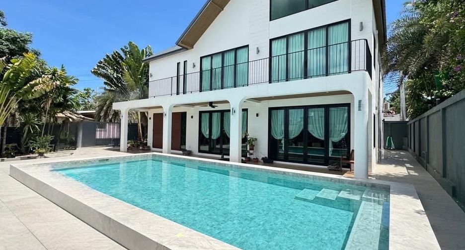 For rent 4 bedrooms villa in East Pattaya, Pattaya
