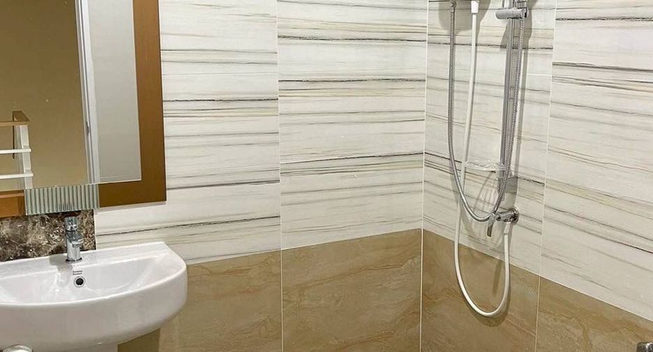 For rent 4 bedrooms house in East Pattaya, Pattaya