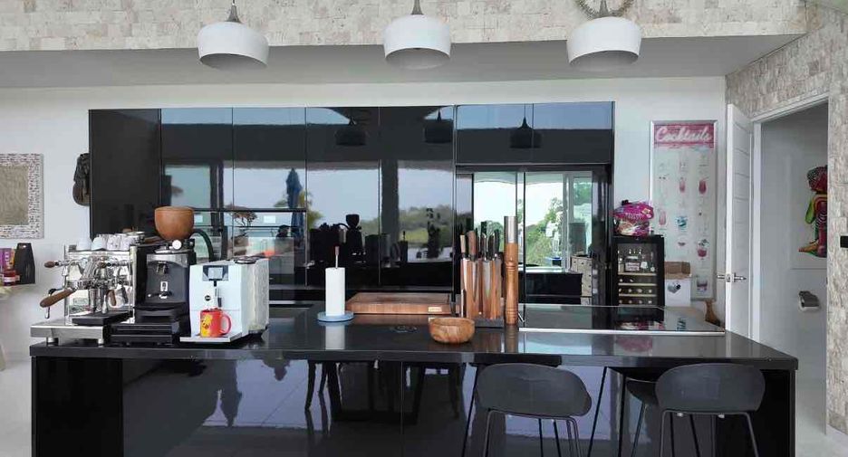 For sale 4 bedrooms house in Ko Samui, Surat Thani