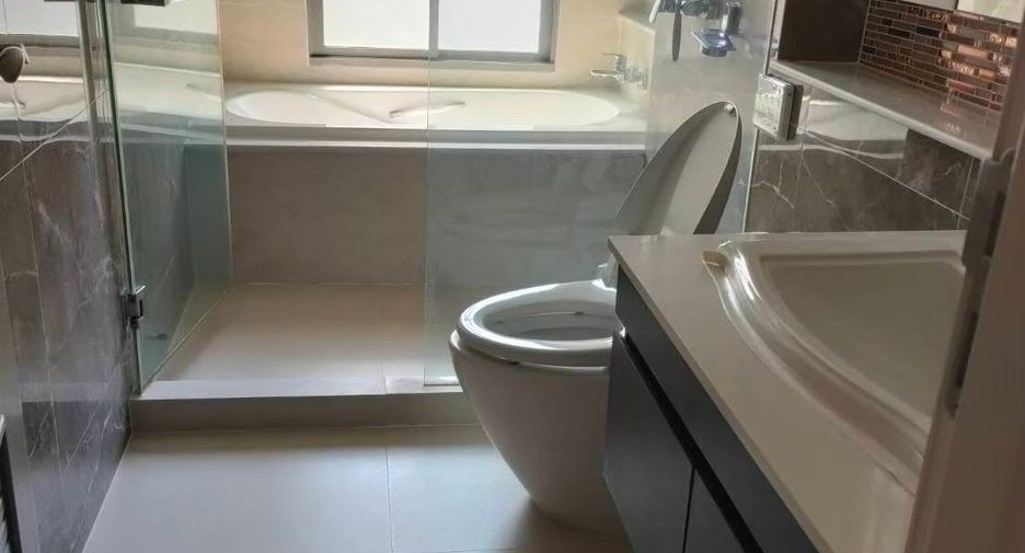 For rent 4 bedrooms house in Lat Krabang, Bangkok