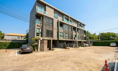 For sale 1 bed townhouse in Bang Kapi, Bangkok