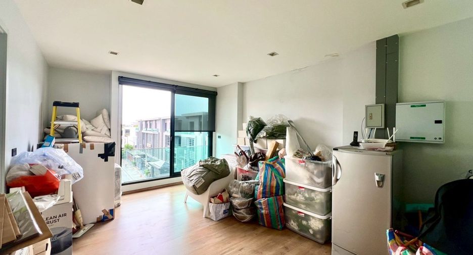 For sale 1 bed townhouse in Bang Kapi, Bangkok