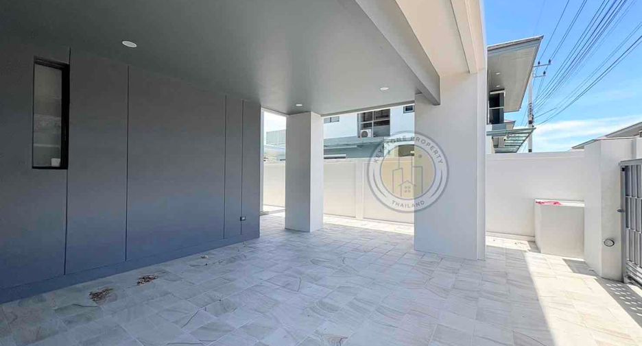 For rent 3 bedrooms villa in East Pattaya, Pattaya