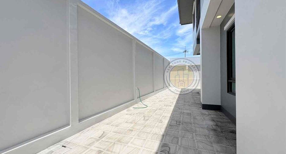 For rent 3 bedrooms villa in East Pattaya, Pattaya