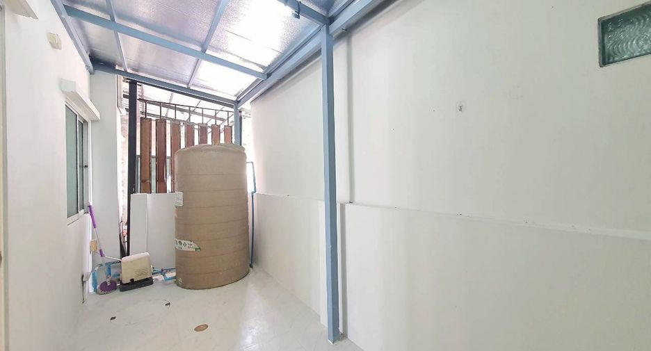 Casa adosada en venta de 3 habitaciones en Mueang Pathum Thani, Pathum Thani