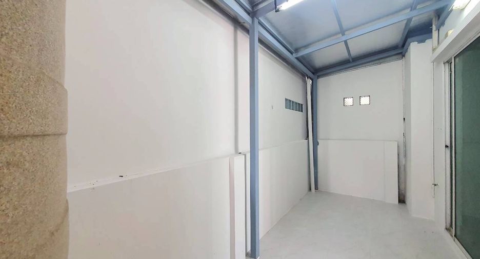 Casa adosada en venta de 3 habitaciones en Mueang Pathum Thani, Pathum Thani