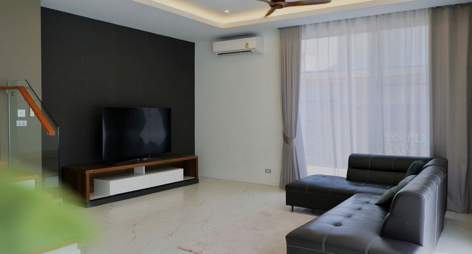For rent 4 bedrooms house in San Kamphaeng, Chiang Mai