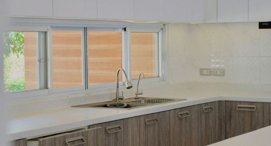For rent 4 bedrooms house in San Kamphaeng, Chiang Mai