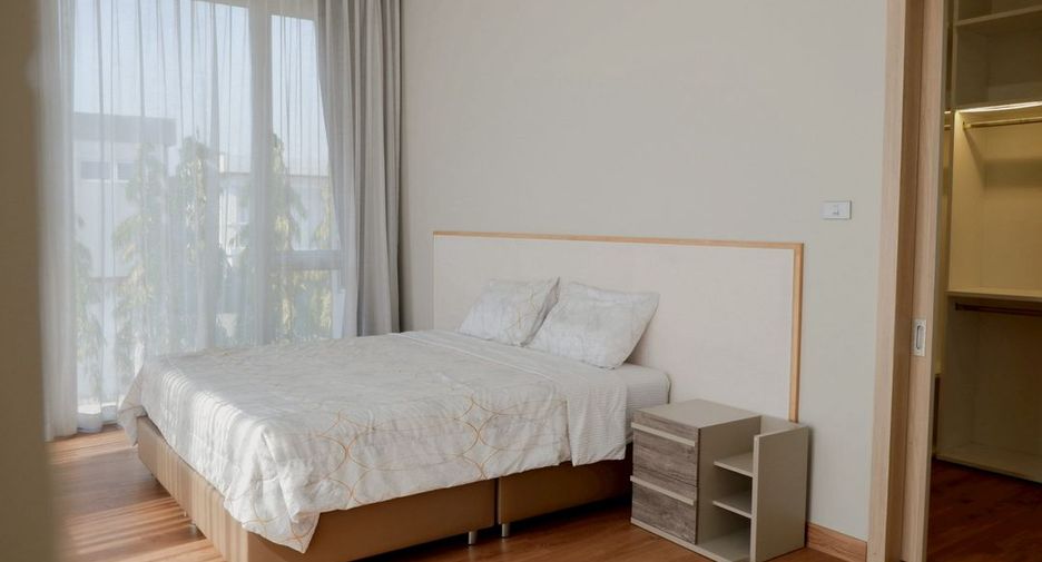For rent 4 bedrooms house in San Kamphaeng, Chiang Mai