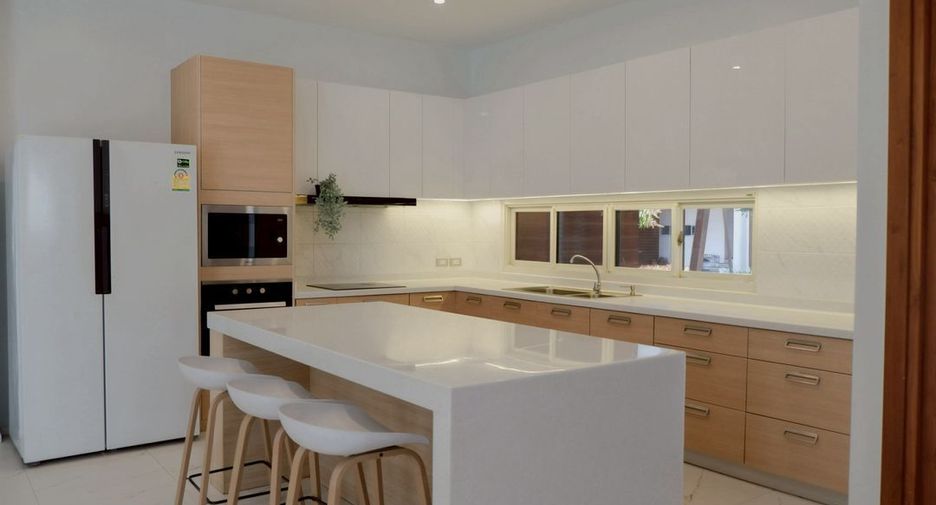 For rent 4 bedrooms house in San Kamphaeng, Chiang Mai