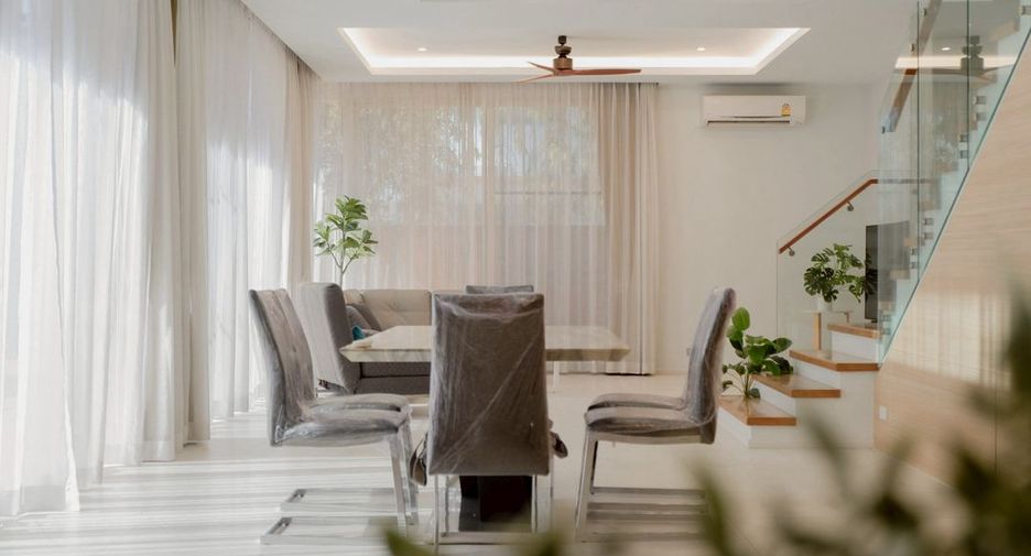 For rent 4 bedrooms house in San Kamphaeng, Chiang Mai