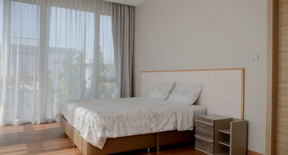 For rent 4 bedrooms house in San Kamphaeng, Chiang Mai
