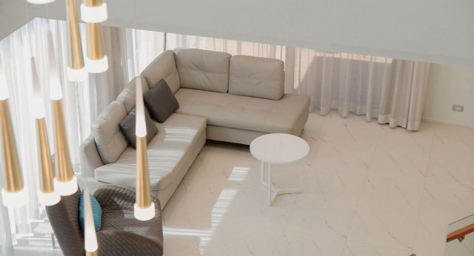 For rent 4 bedrooms house in San Kamphaeng, Chiang Mai
