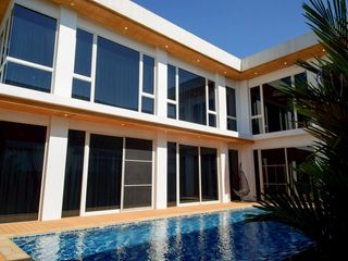 For rent 4 bedrooms house in San Kamphaeng, Chiang Mai