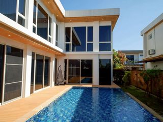 For rent 4 bedrooms house in San Kamphaeng, Chiang Mai