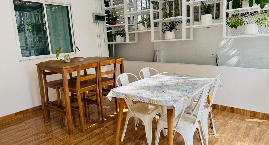 For rent 3 bedrooms townhouse in Mueang Chiang Mai, Chiang Mai