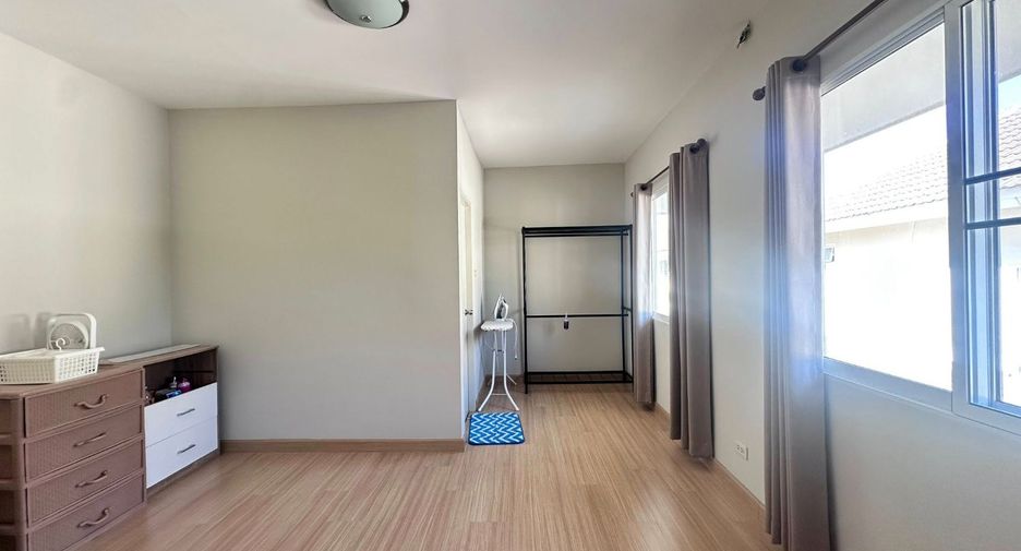 For rent 4 bedrooms house in San Kamphaeng, Chiang Mai