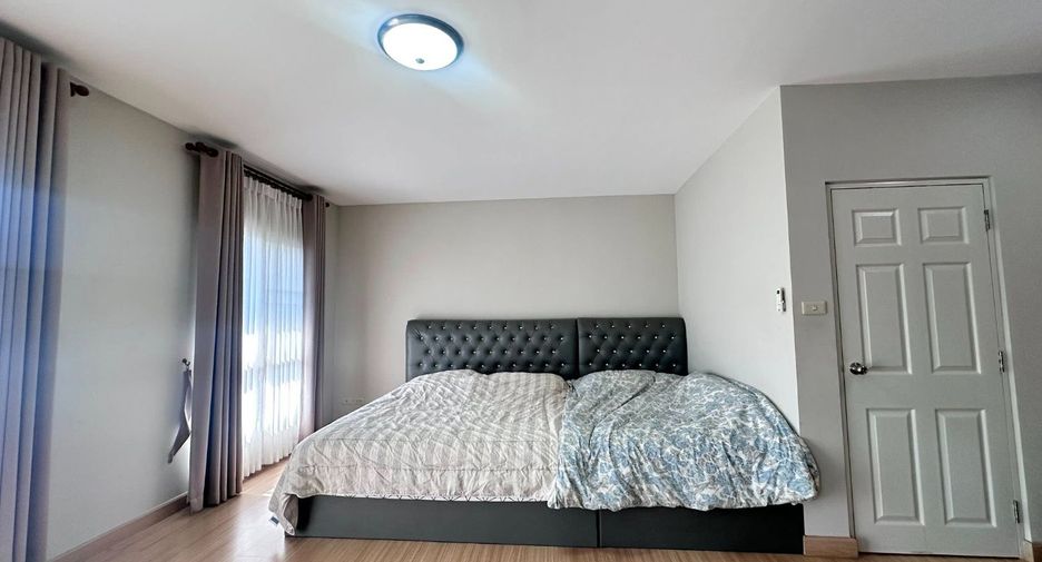 For rent 4 bedrooms house in San Kamphaeng, Chiang Mai