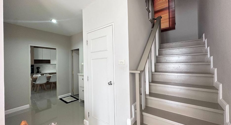 For rent 4 bedrooms house in San Kamphaeng, Chiang Mai