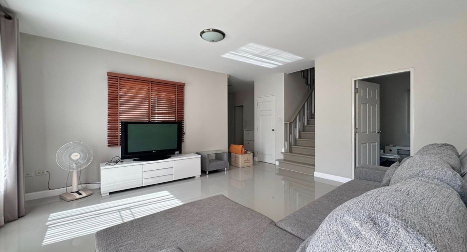 For rent 4 bedrooms house in San Kamphaeng, Chiang Mai