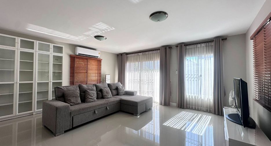 For rent 4 bedrooms house in San Kamphaeng, Chiang Mai