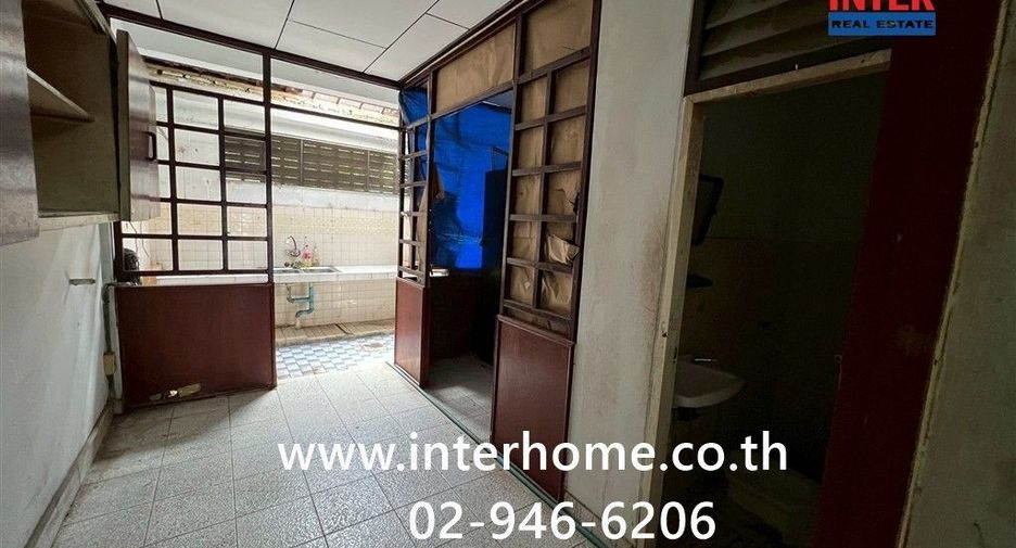 Casa adosada en venta de 2 habitaciones en Bang Kapi, Bangkok