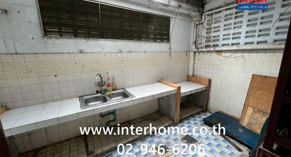 Casa adosada en venta de 2 habitaciones en Bang Kapi, Bangkok