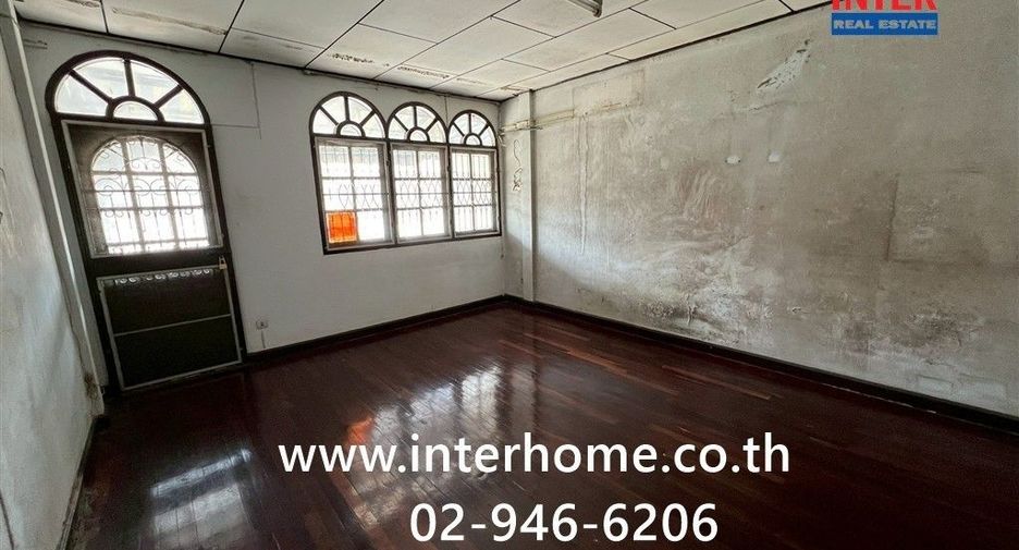 Casa adosada en venta de 2 habitaciones en Bang Kapi, Bangkok