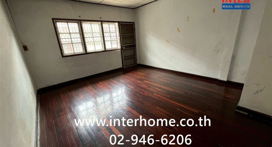 Casa adosada en venta de 2 habitaciones en Bang Kapi, Bangkok