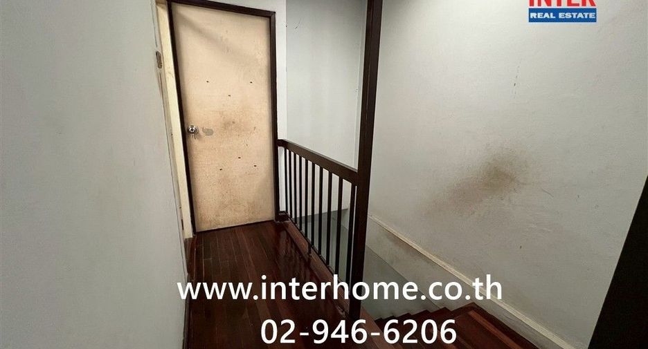 Casa adosada en venta de 2 habitaciones en Bang Kapi, Bangkok
