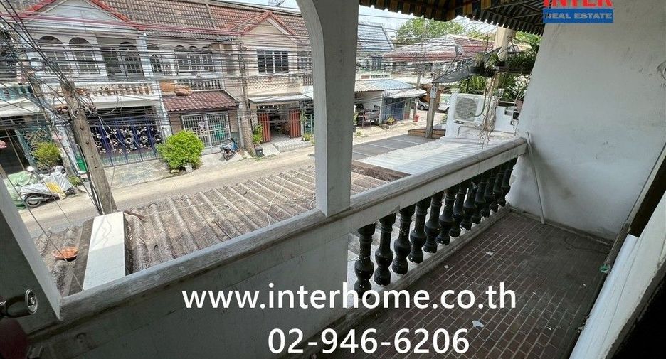 Casa adosada en venta de 2 habitaciones en Bang Kapi, Bangkok