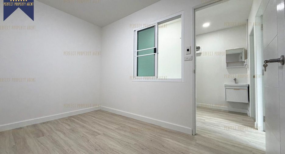 For sale 3 bedrooms townhouse in Mueang Samut Prakan, Samut Prakan
