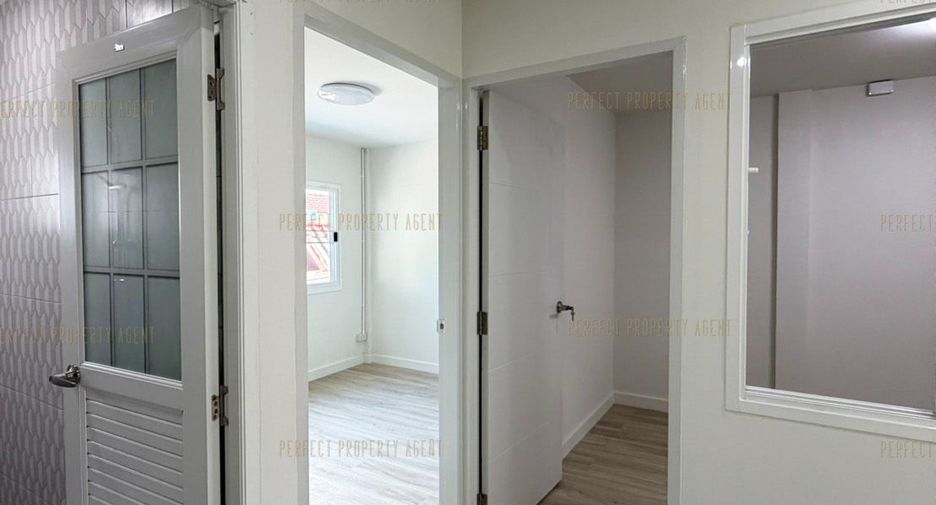 For sale 3 bedrooms townhouse in Mueang Samut Prakan, Samut Prakan