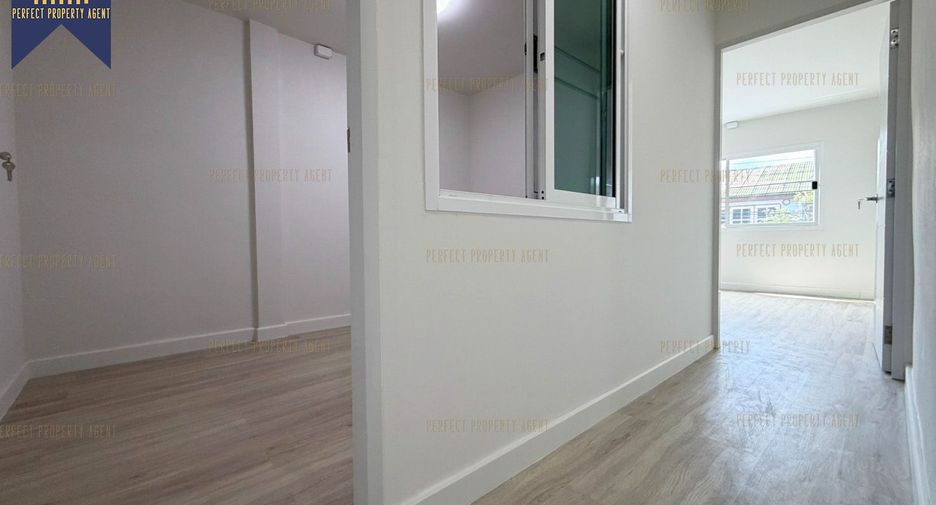 For sale 3 bedrooms townhouse in Mueang Samut Prakan, Samut Prakan
