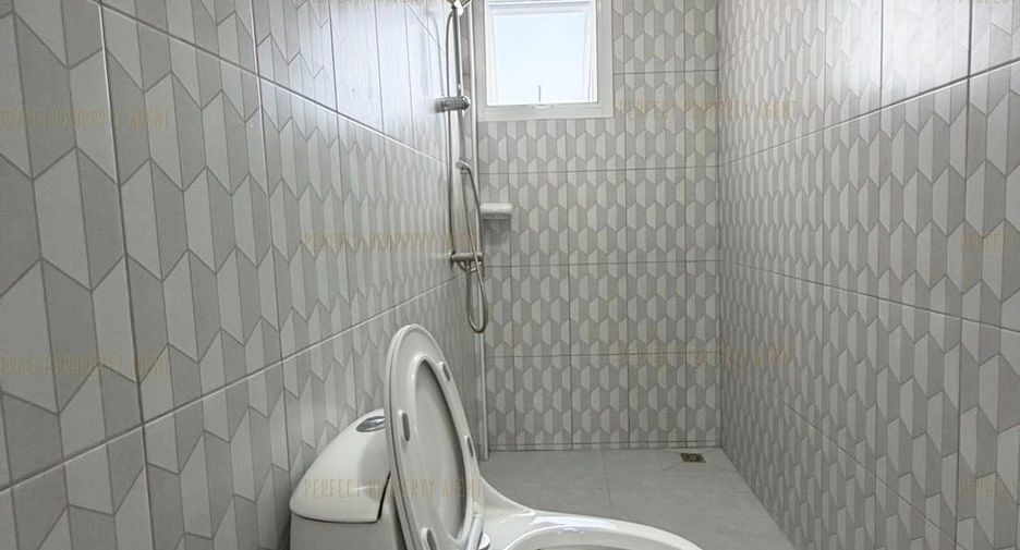 For sale 3 bedrooms townhouse in Mueang Samut Prakan, Samut Prakan