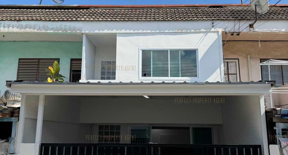 For sale 3 bedrooms townhouse in Mueang Samut Prakan, Samut Prakan
