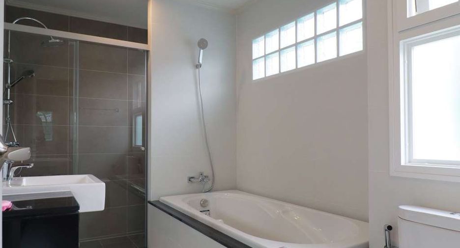 For rent 4 bedrooms house in Hang Dong, Chiang Mai