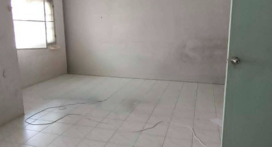 For sale 3 bedrooms townhouse in Mueang Samut Prakan, Samut Prakan
