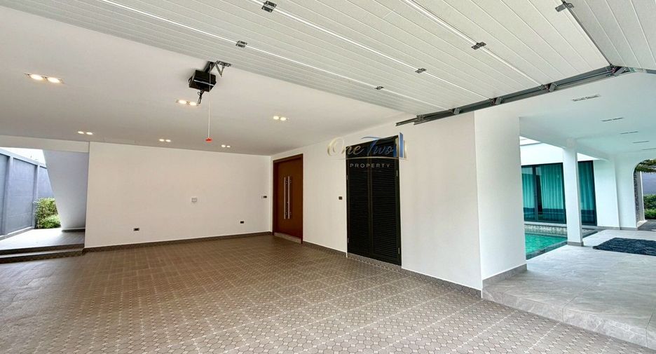 For rent 5 bedrooms villa in East Pattaya, Pattaya