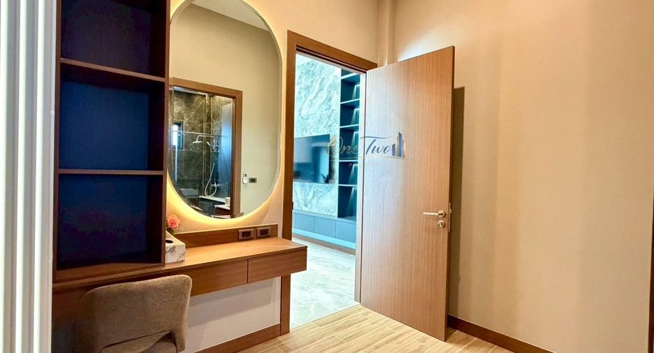 For rent 5 bedrooms villa in East Pattaya, Pattaya