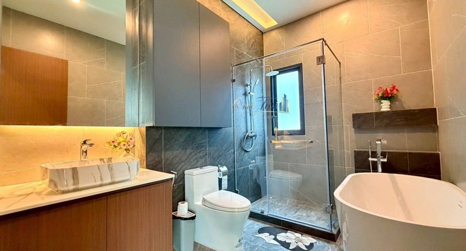 For rent 5 bedrooms villa in East Pattaya, Pattaya