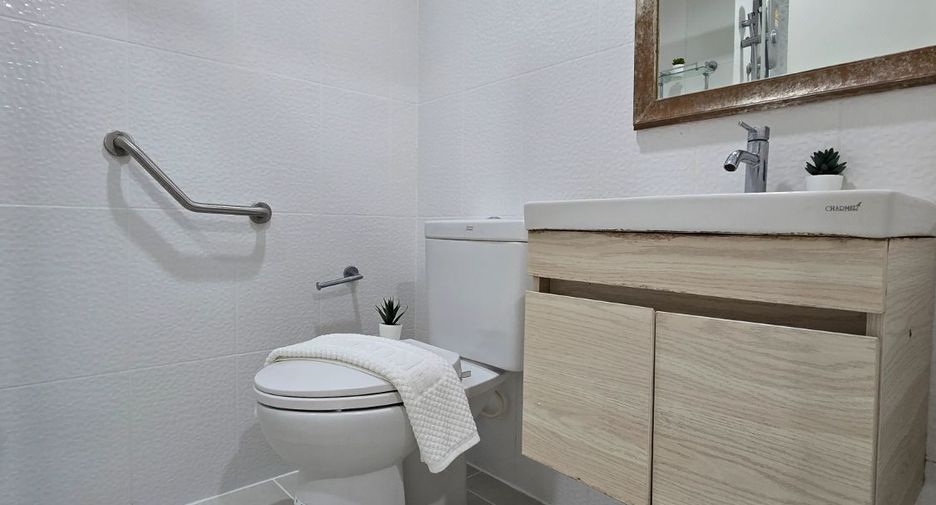 For sale 1 bed condo in Bang Phlat, Bangkok