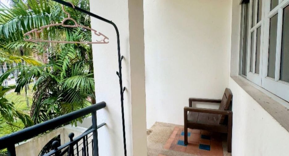 For rent 4 bedrooms townhouse in Mueang Chiang Mai, Chiang Mai