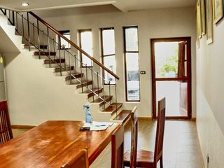 Casa adosada en alquiler de 4 habitaciones en Mueang Chiang Mai, Chiang Mai
