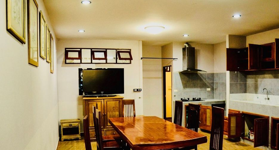 For rent 4 bedrooms townhouse in Mueang Chiang Mai, Chiang Mai