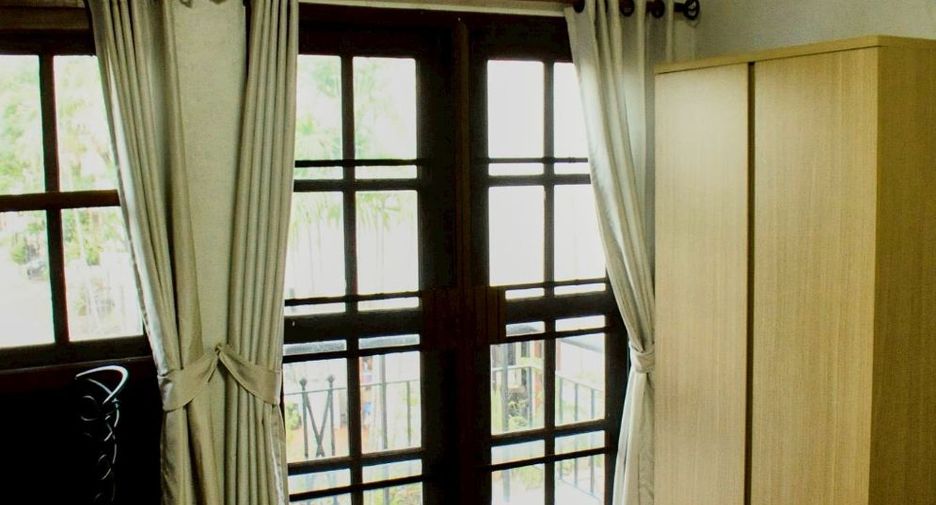 For rent 4 bedrooms townhouse in Mueang Chiang Mai, Chiang Mai