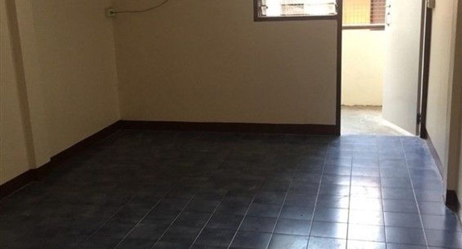 For sale 14 bedrooms retail Space in Lat Krabang, Bangkok
