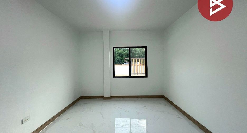 For sale 3 bedrooms house in Ban Bueng, Chonburi
