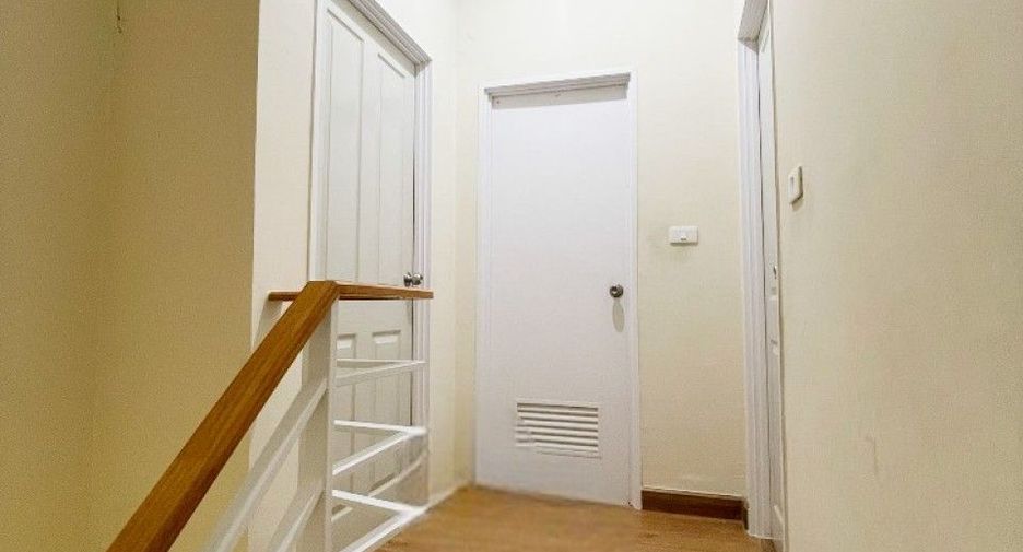 For sale 3 bedrooms townhouse in Prawet, Bangkok